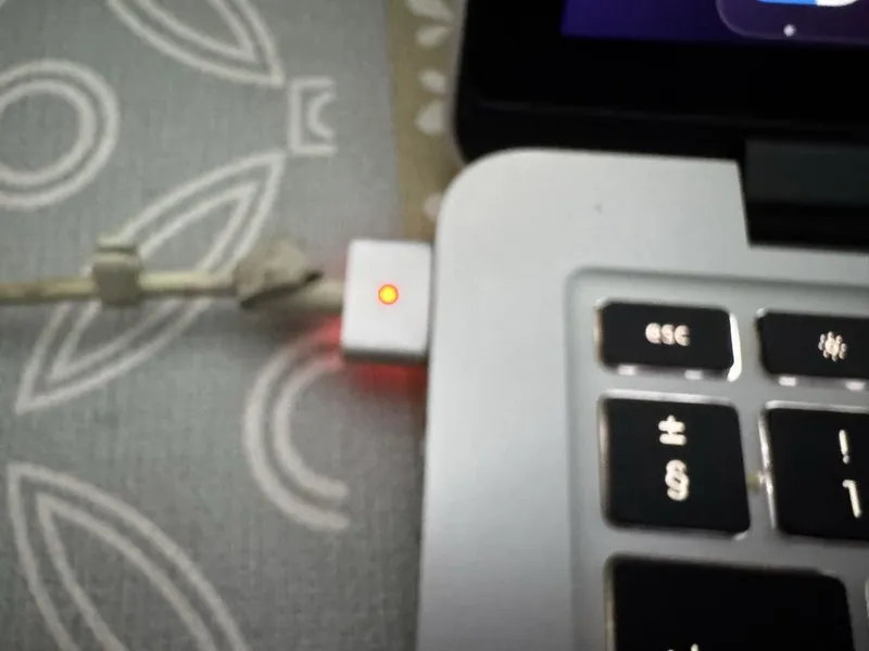 MacBook Pro 13 dyum (2015) + ikkita sumka, gilof va klaviatura himoyas — фото 3