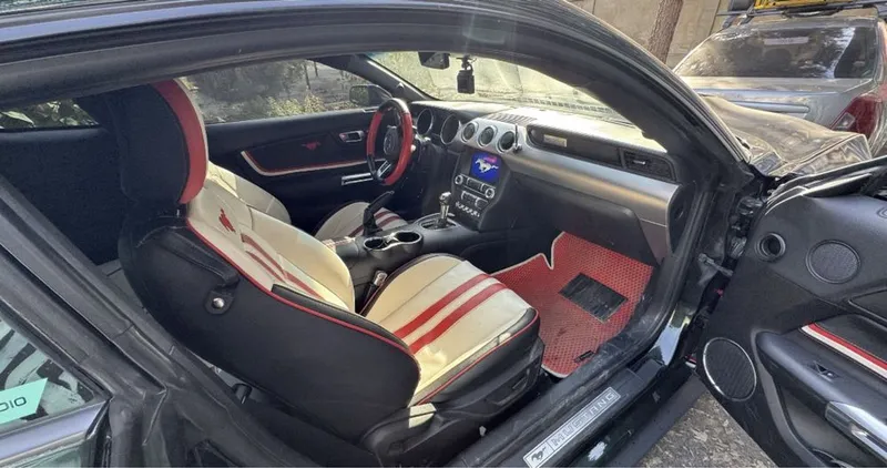 Ford Mustang 2.3 EcoBoost — Дерзкий, Мощный, Готов к дороге! — фото 3