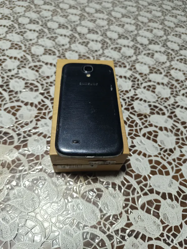 Gallaxy S4 sotiladi ekran singan