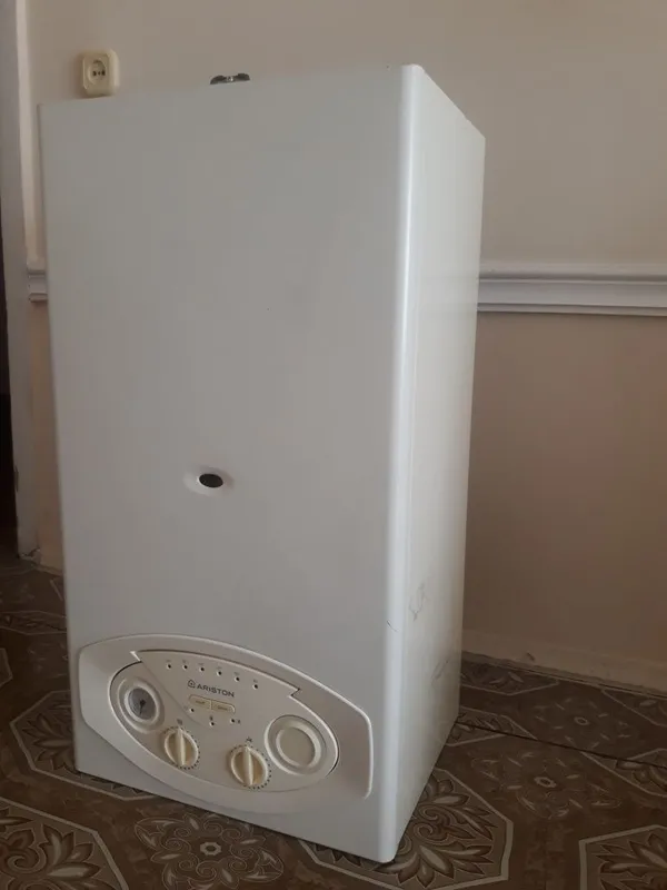 Катеол ARISTON 2х конторний зима, лета нархи350$ — фото 1