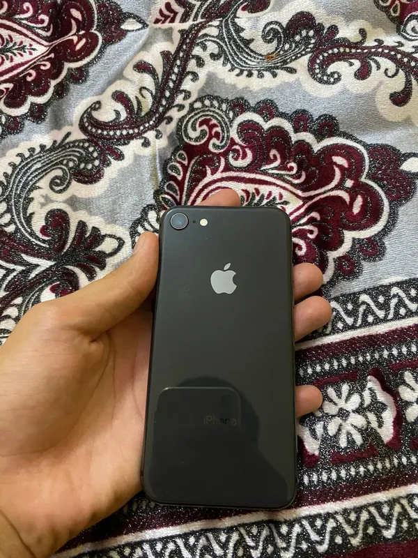 iPhone 8 состояние идеальное, работает отлично, цена 1.000.000 2 iPhone 8 состояние идеальное, работает отлично, цена 1.000.000 2