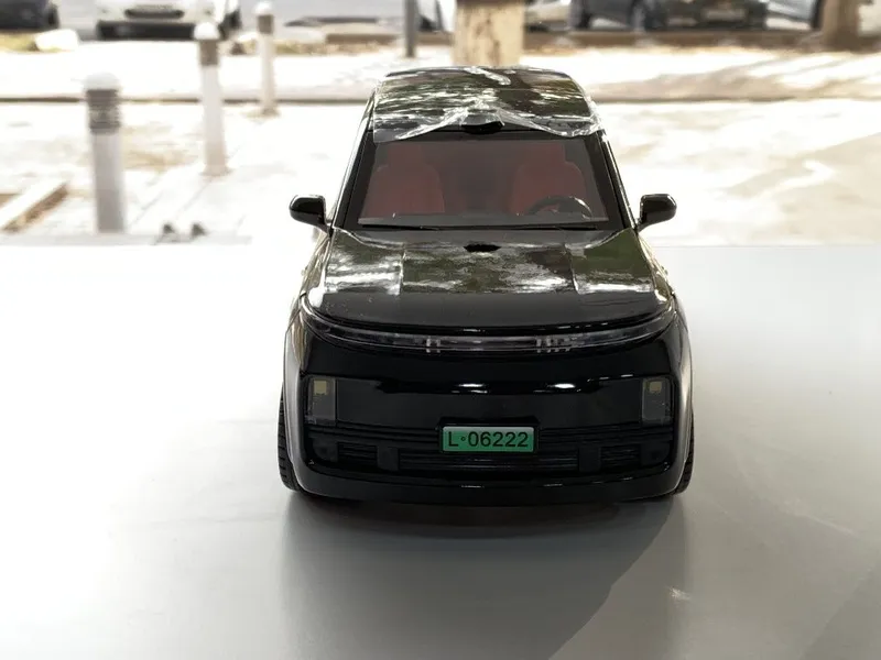 Modelka Lixiang 9 1:24 1