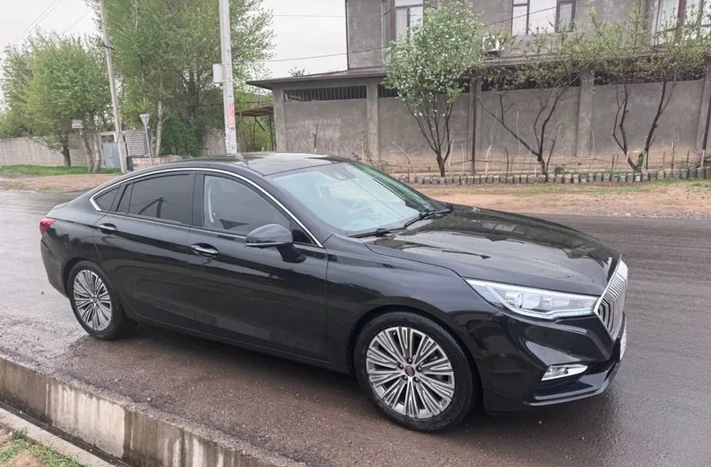 Hongqi H5 sotiladi 1 Hongqi H5 sotiladi 1