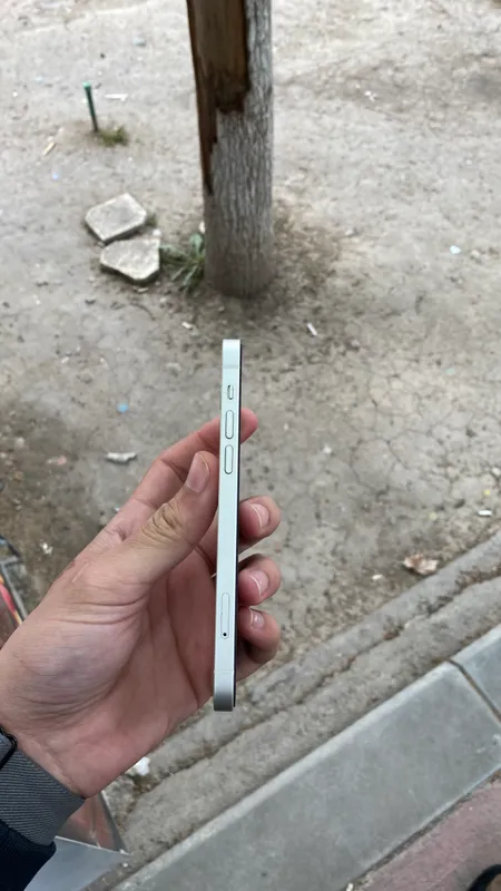 Iphone 12 rang oq 64 tali yomkist 72 karobka bor — фото 1