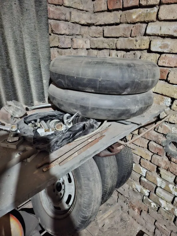 Продаются авто шины 3шт,2 диска,2камеры размер 13 на жигули ваз 2109 Продаются авто шины 3шт,2 диска,2камеры размер 13 на жигули ваз 2109