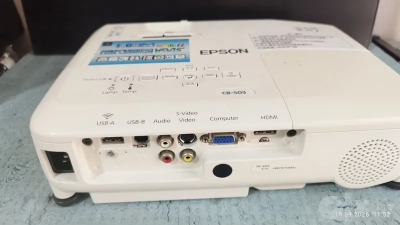 Проектор EPSON CB-S03 2 Проектор EPSON CB-S03 2