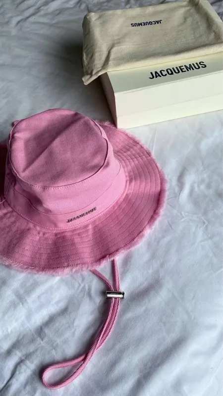 Jacquemus панамка в розовом цвете 180.000