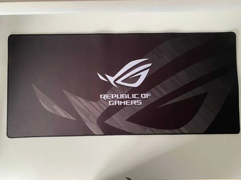 Большой игровой коврик для мыши ASUS ROG (90x40 см) Большой игровой коврик для мыши ASUS ROG (90x40 см)