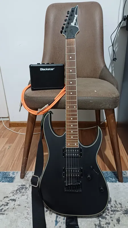 Продаётся гитара Ibanez RG421EX