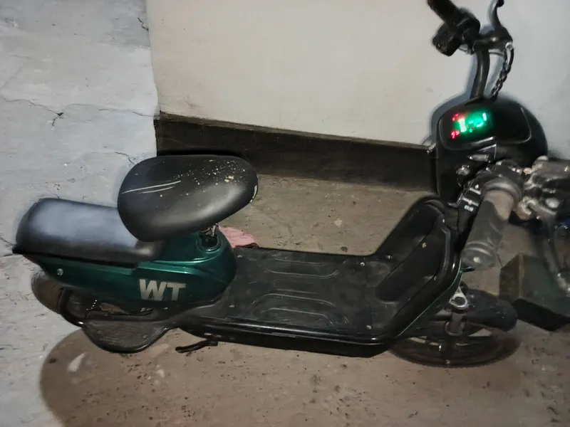 Tez yuradigan elektroskuter sotiladi 1