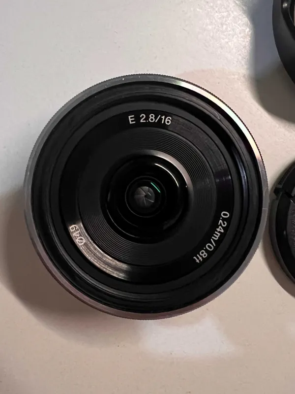 Объектив Sony E 16mm f/2.8 — фото 1