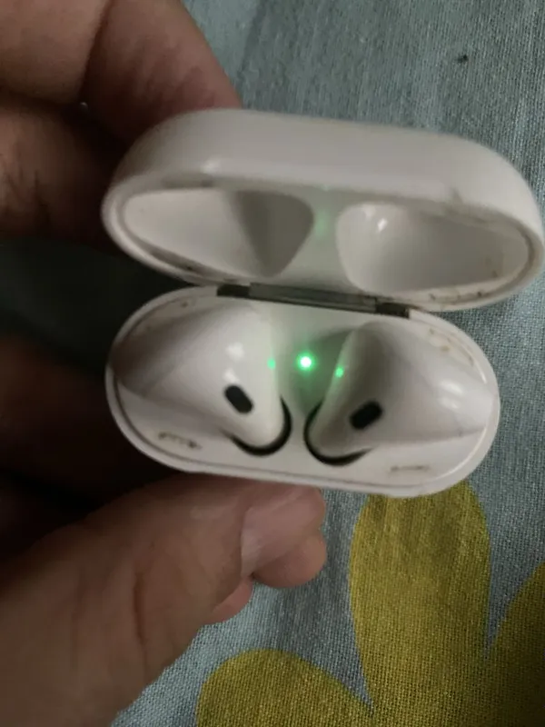 Airpods 2 orginal 100% 1 Airpods 2 orginal 100% 1