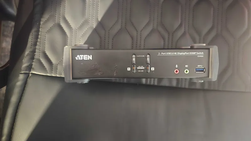 4K 2-Port USB DisplayPort KVM Switch — фото 2