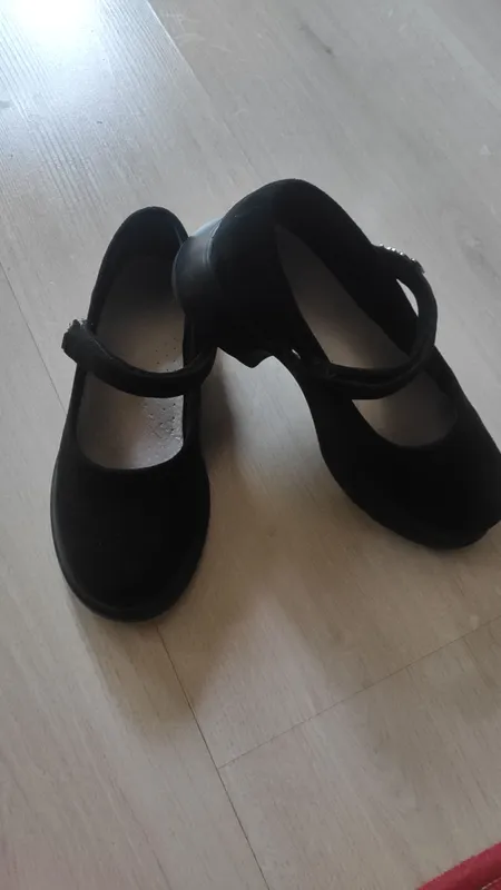 Kizlar tuflisi 1 Kizlar tuflisi 1