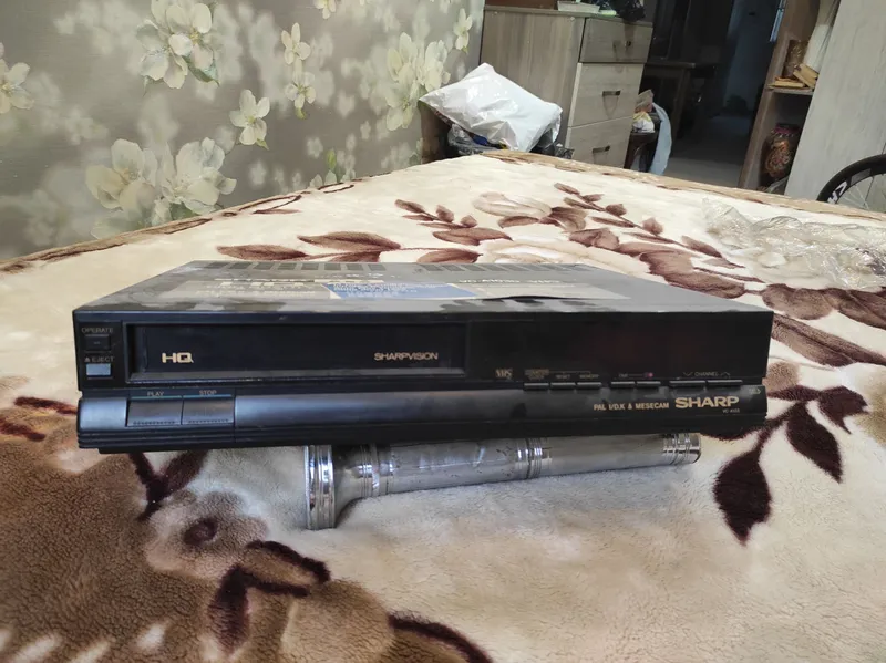 видеомагнитофон и dvd проигрыватель 1
