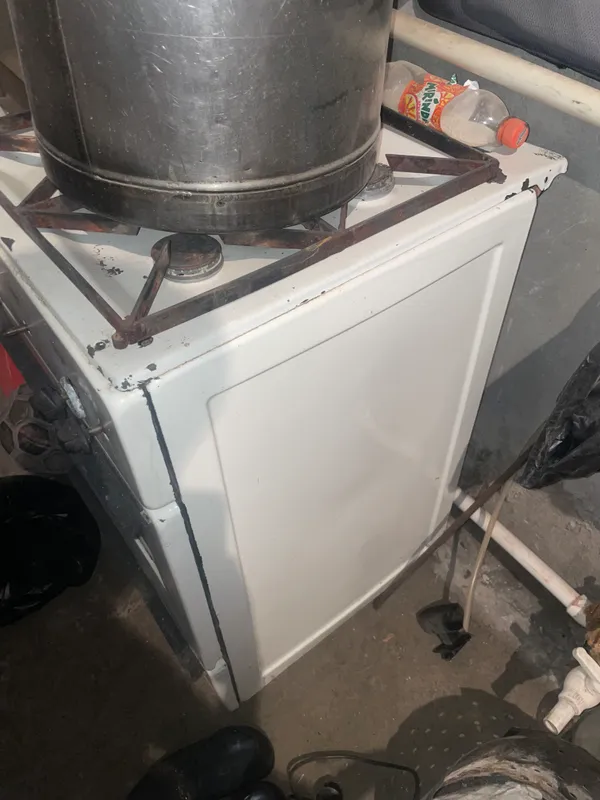 Газовая плита срочно продаётся, цену договоримся 2