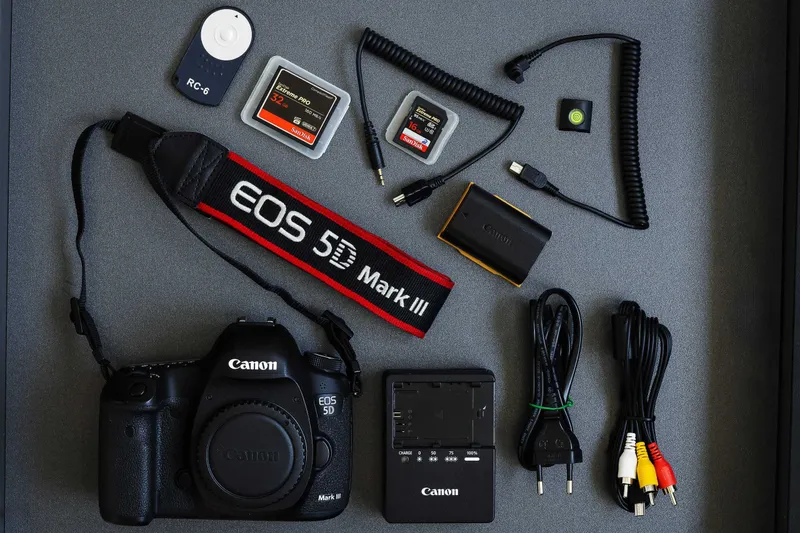 Canon 5D Mark III Body + SanDisk CF Extreme Pro 32GB + 16GB + ИК-пульт 1 Canon 5D Mark III Body + SanDisk CF Extreme Pro 32GB + 16GB + ИК-пульт 1