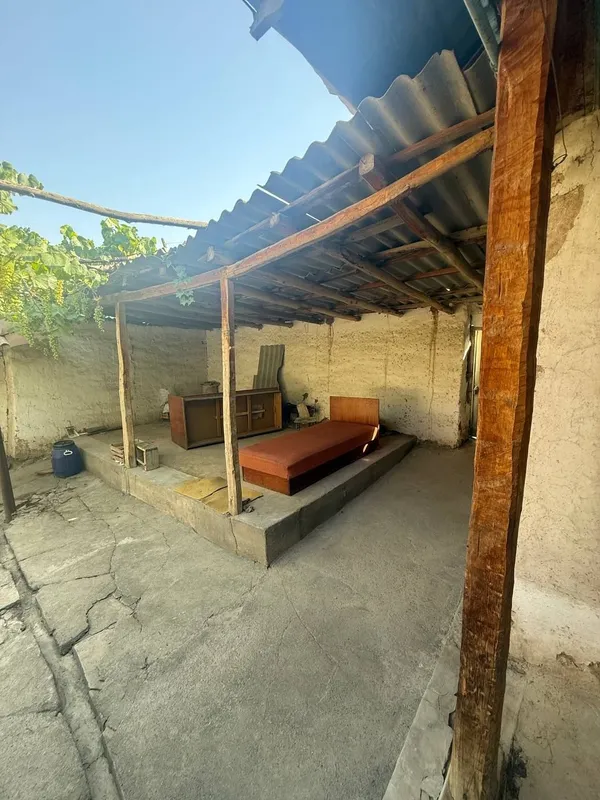 Tovoqsoyda hovli sotiladi  12 sotiğ rasimdagi holi