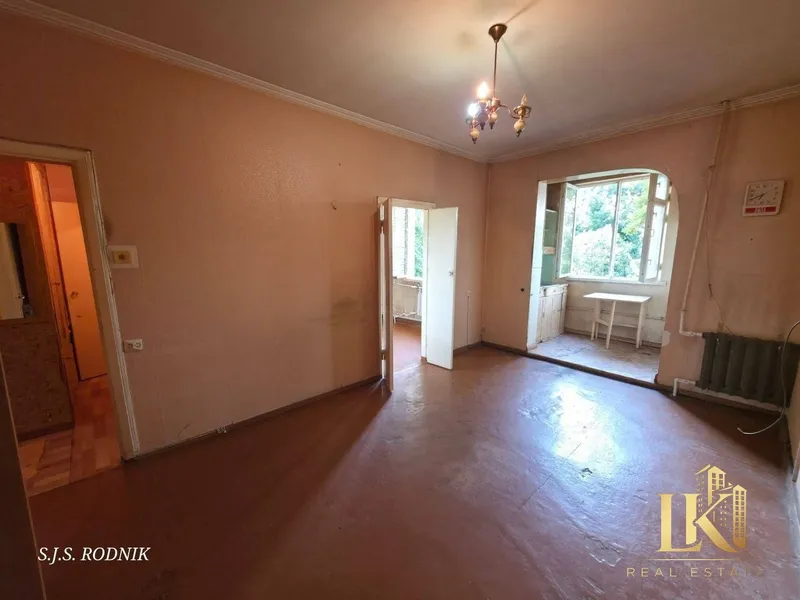 1 xonali kvartira sotiladi, 35 m², ta’mirsiz 1
