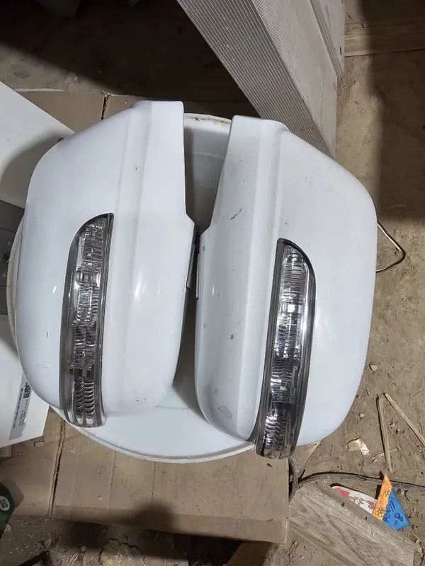 Срочна продам. Крышка для боковые зеркала с поворотникам LACETTI GENTR