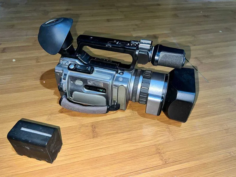Видеокамера sony DCR-VX2100e pal ( требуется профилактика ) — фото 2