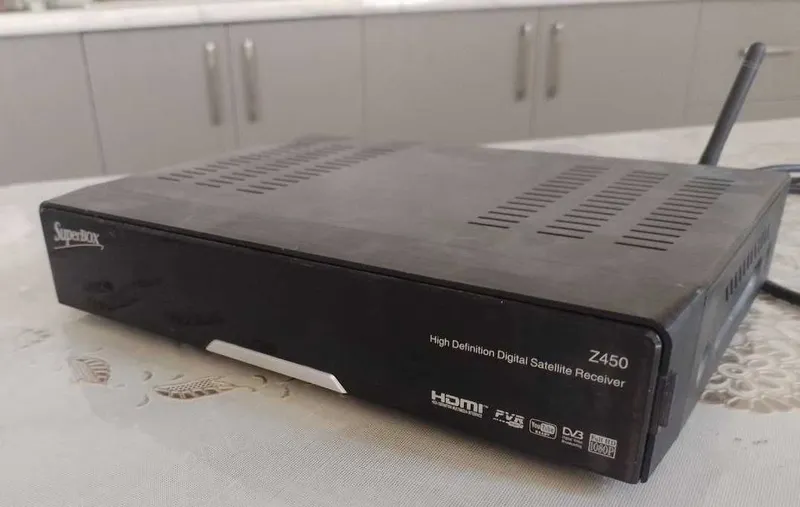 Тюнер спутниковый ТВ бокс Super Box Z450. б/у. Бухара
