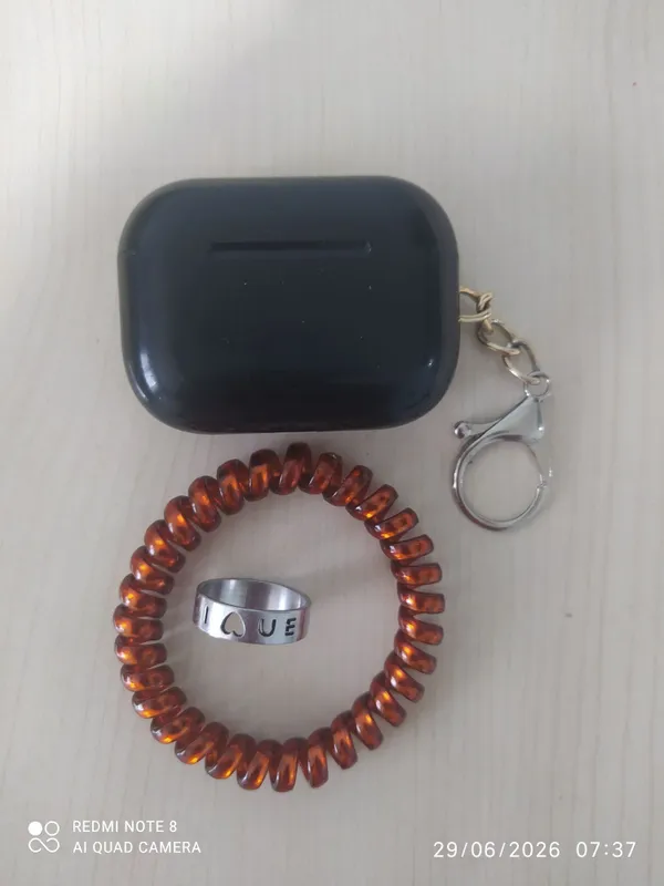 Airpods qora arzon narxda Airpods qora arzon narxda