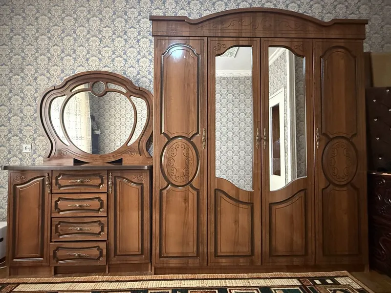 Сервант ( стенка) , шифоньер, трюмо и две тумбочки. — фото 3