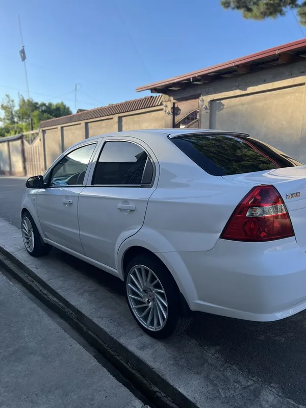 Vossen 215/45/R17 Сотилади