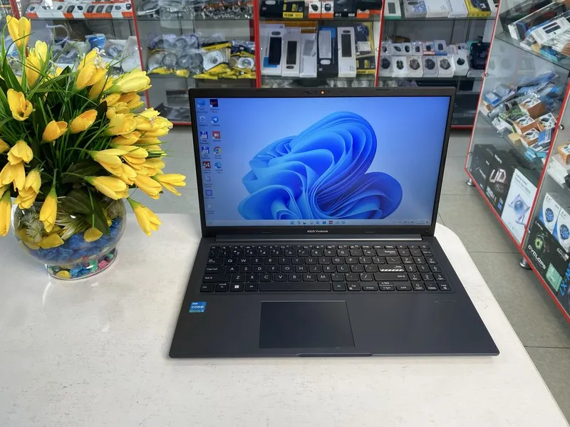 Asus vivobook core i3-12avlod 8/256ssd holati ideal