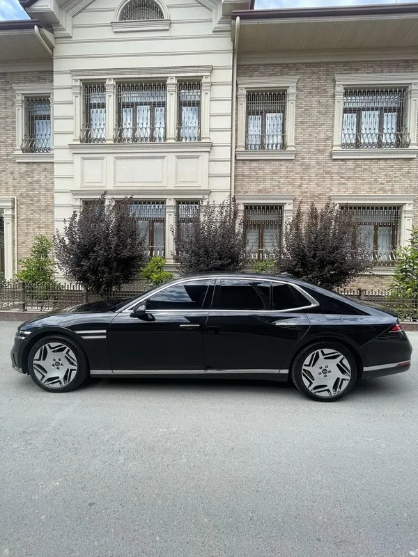 Genesis GV 90 full pazitsiya