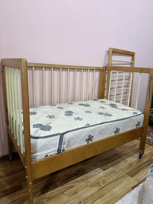 Детская кроватка с матрасом 120*60