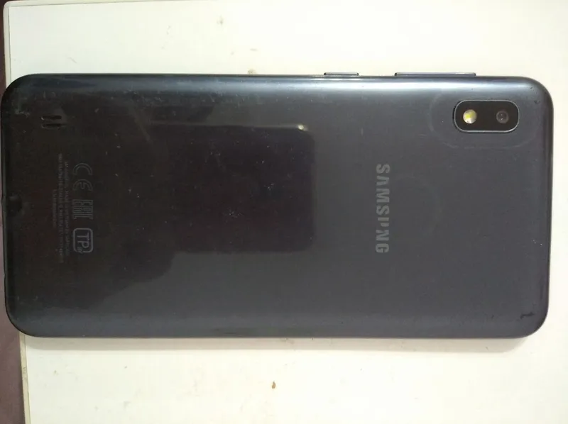 Samsung a 10 sotiladi 400.000min Samsung a 10 sotiladi 400.000min