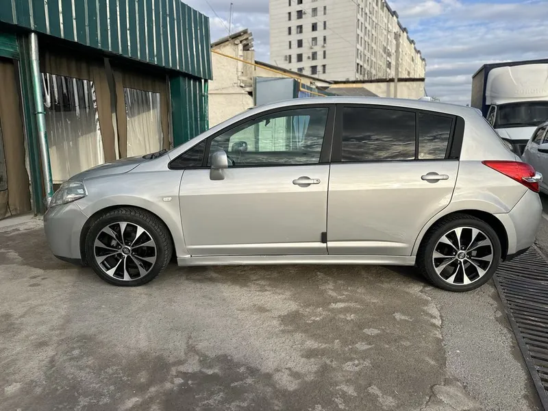 Nissan tiida avtomat — фото 2