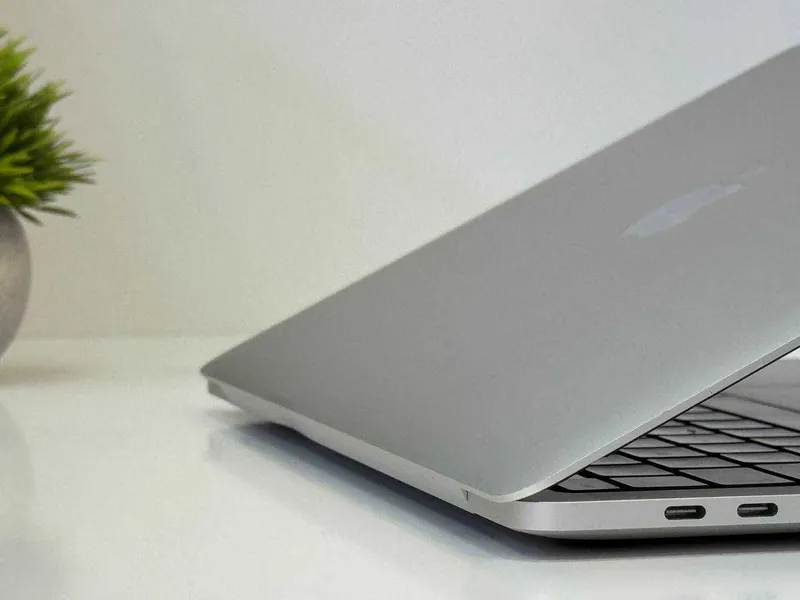 б/у MacBook Pro 13-inch Quad Core i7 / 16Gb / 512Gb Silver 6 б/у MacBook Pro 13-inch Quad Core i7 / 16Gb / 512Gb Silver 6