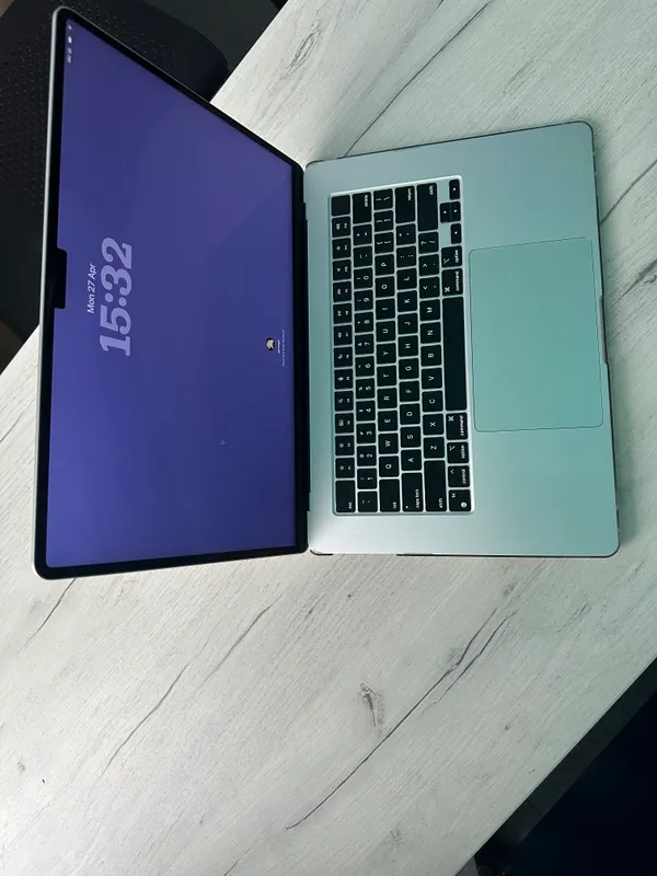 Macbook M3 15.3 dium 2 Macbook M3 15.3 dium 2
