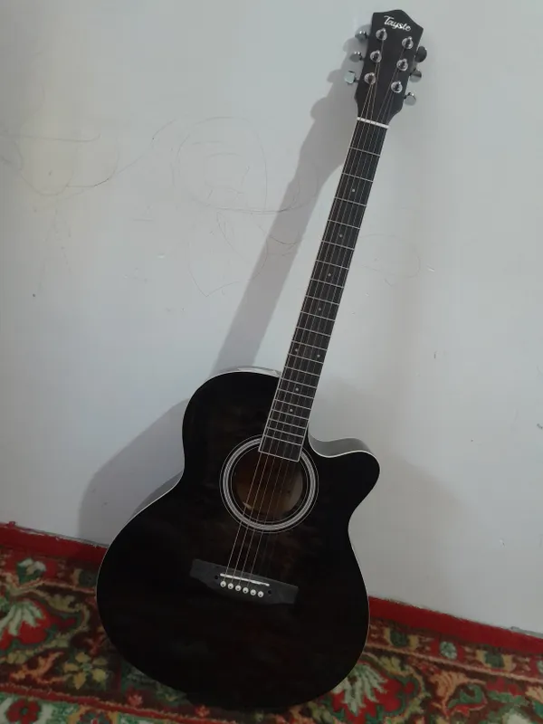Gitara holati yaxshi kop ishlatilmagan ovozi zor — фото 1