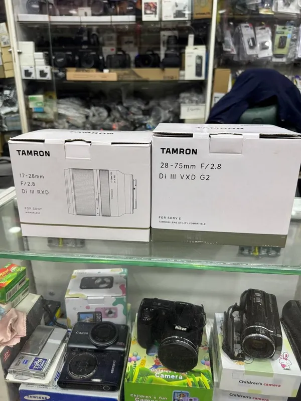 Tamron 17-28mm f2. 8 Tamron 17-28mm f2. 8