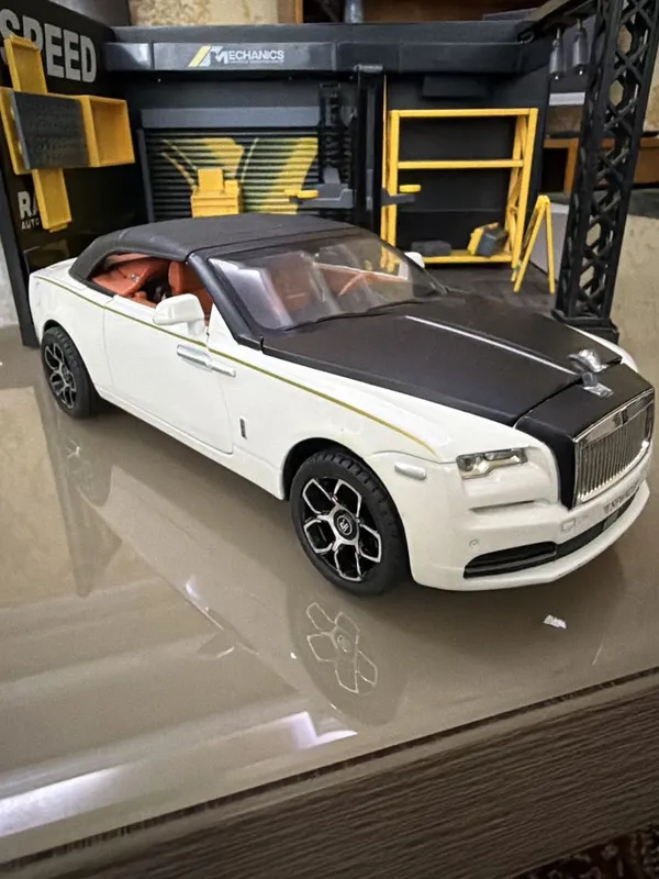 1:24 olchamdagi sifatli model mashina sotiladi