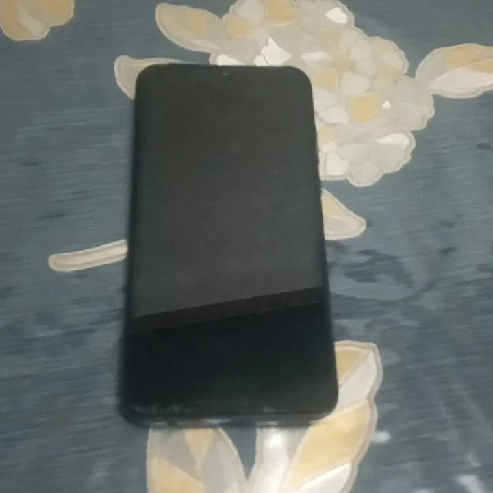 Bu telefoni Ishida 135ta ilovasi 6mingta rasmi bor