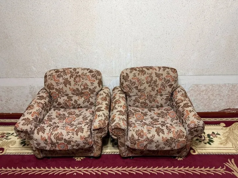 продается соочно диван и 2 кресло 1