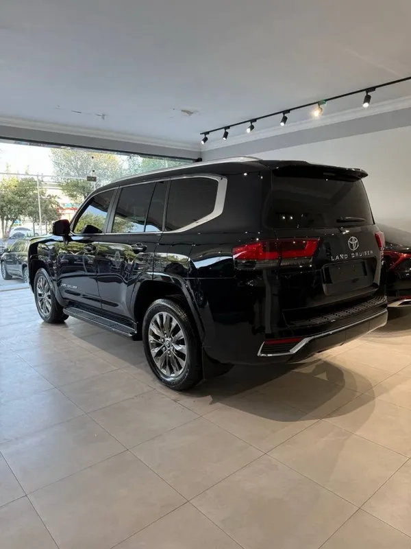 Toyota land cruiser 300 full komplektatsiya 5