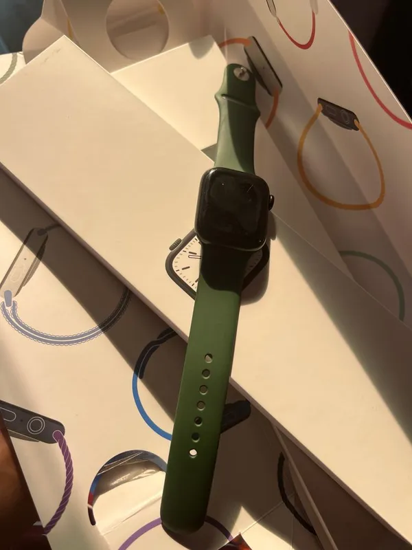 Apple watch 7 41 mm 85% Holati ideal aybi yoq kArobka dok bor Apple watch 7 41 mm 85% Holati ideal aybi yoq kArobka dok bor
