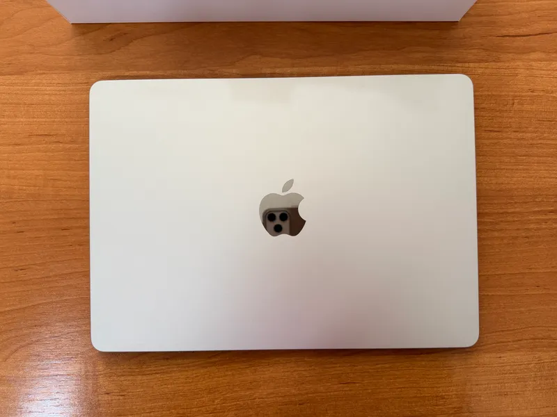 MacBook Air 13" M2 8/256GB Gold