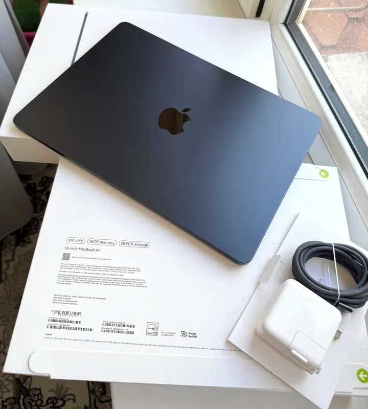 MacBook Air M4 Midnight 16/256GB 100% 1 MacBook Air M4 Midnight 16/256GB 100% 1