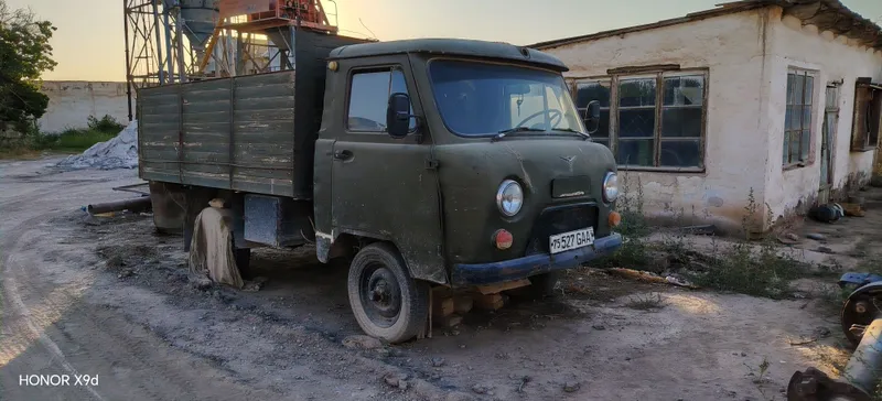 Uaz bartovoy sotiladi 1983 yil metanda