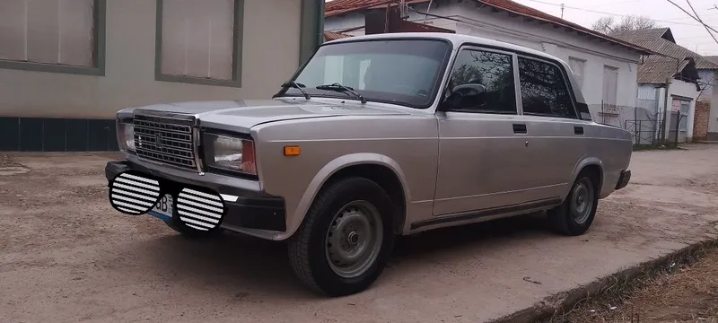 Vaz 2107 sotiladi 2011 yil