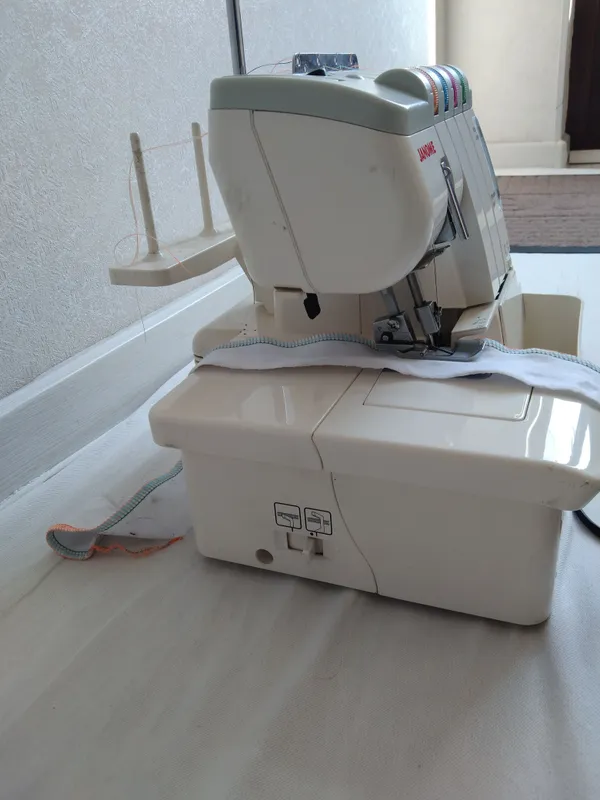 Оригинальный оверлок Janome 6