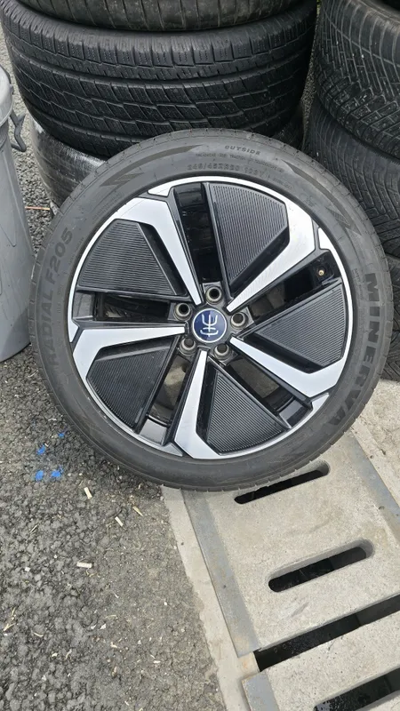 BYD song L moshinasining razneshiroki diski