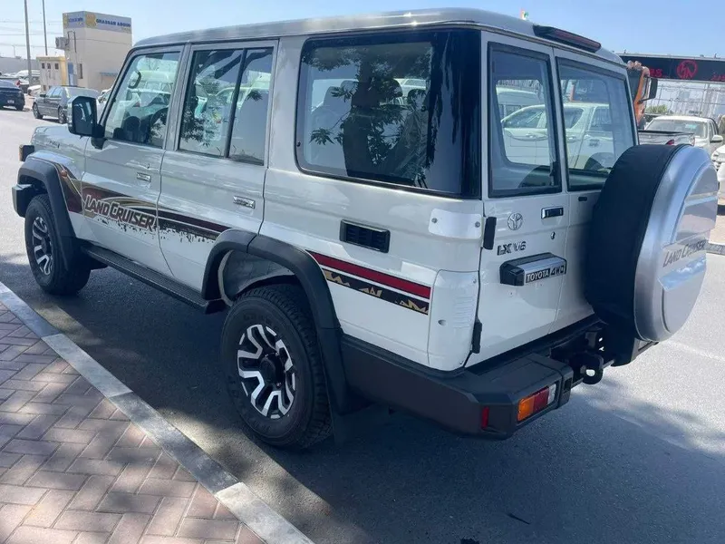 Toyota Land Cruiser 76 LX 4WD — фото 4